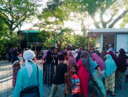 Masjid Agung Praya Salurkan Daging Qurban, Ribuan Warga Terima Manfaat   