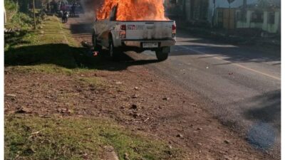 Lakalantas Di Desa Banggo Memicu Kemarahan Warga Bakar Mobil Toyota Hilux 