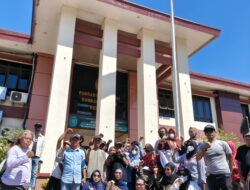 Ratusan Masa Gelar Aksi Solidaritas, Desak Hakim Bebaskan Radiet Adriansyah   