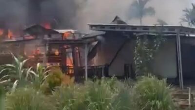 Video Kebakaran Sebuah Rumah Di Jambi Beredar Luas. Partisipasi Warga KA di Sorotan